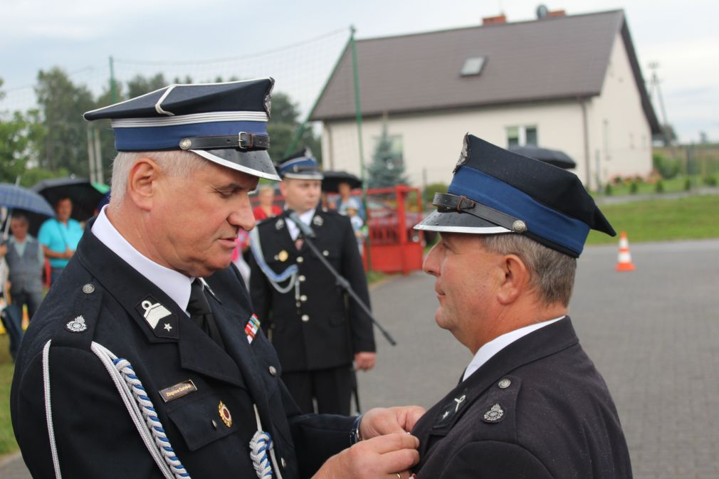 Auto i odznaczenia  z okazji 95-lecia