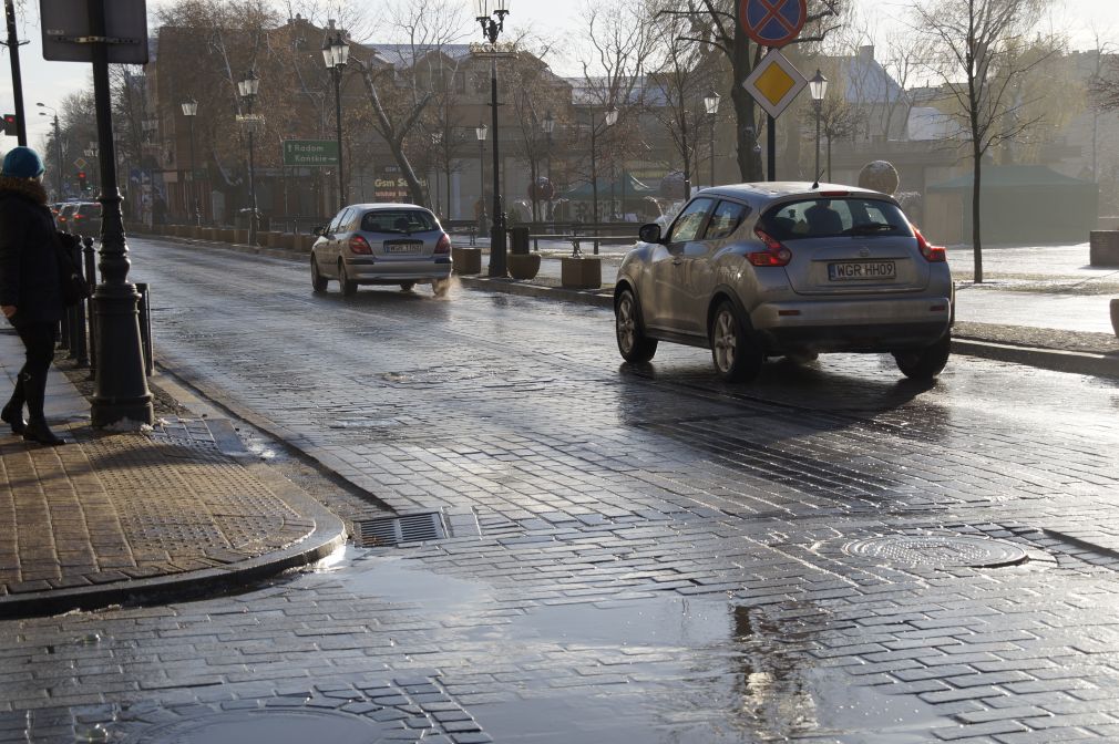 Dotychczasową kostkę brukową zastąpi asfalt