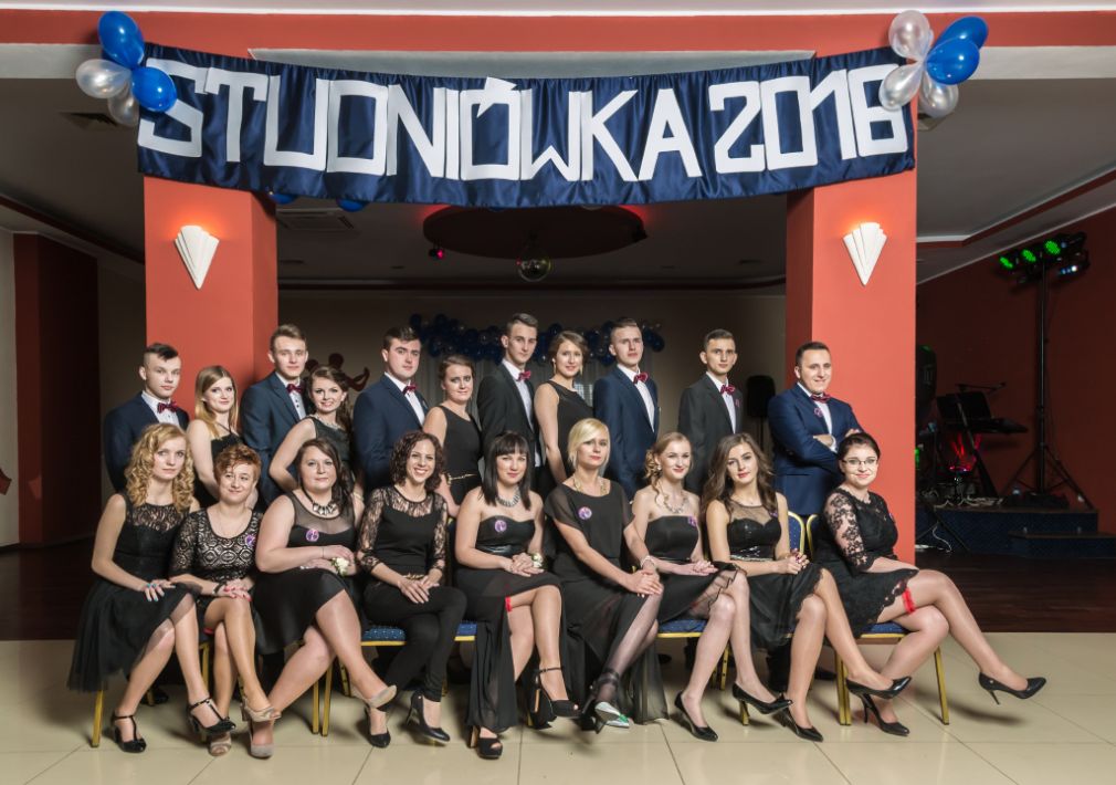 „Miło szaleć, kiedy czas po temu…” - Studniówka 2016 w CKZiU w Nowej Wsi