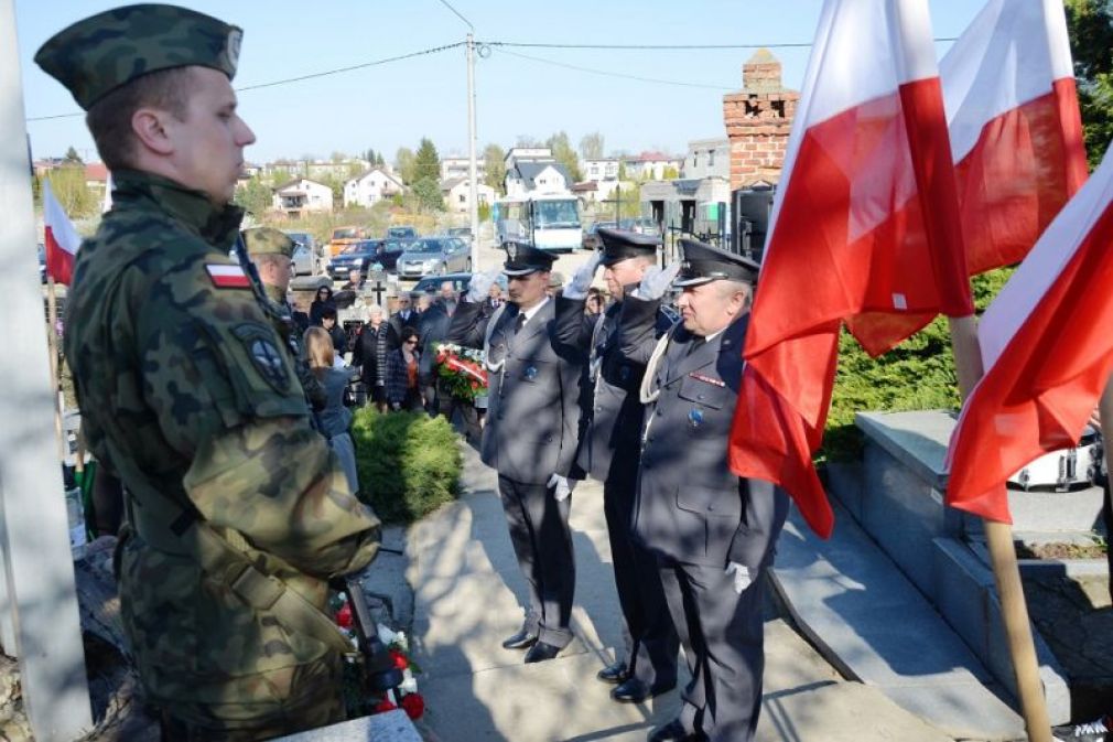 Obchody 77. rocznicy Zbrodni Katyńskiej i 76. rocznicy katastrofy lotniczej pod Smoleńskiem w 1.ORel. w Grójcu oraz Warce