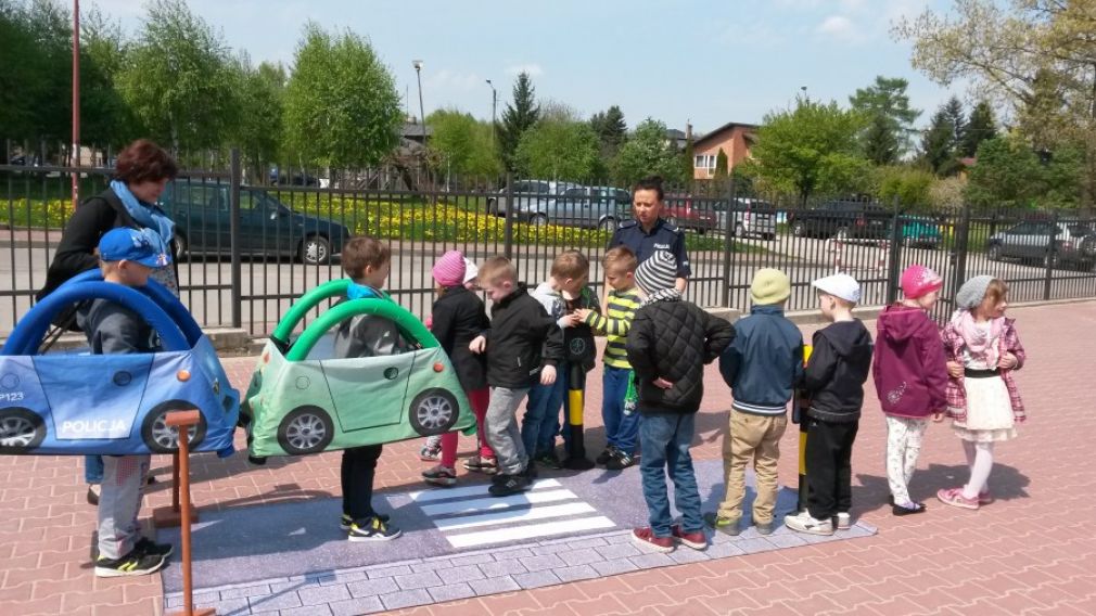 Lekcje bezpieczeństwa z policjantami