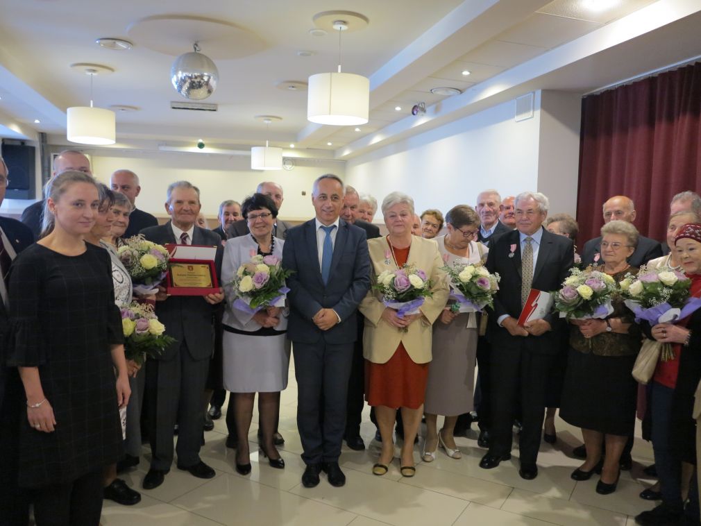 Medale za Długoletnie Pożycie Małżeńskie dla 13 par małżeńskich z gminy Nowe Miasto nad Pilicą