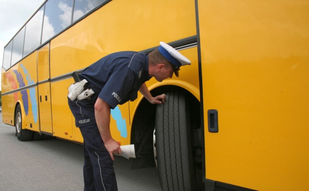 Wakacyjne kontrole autokarów