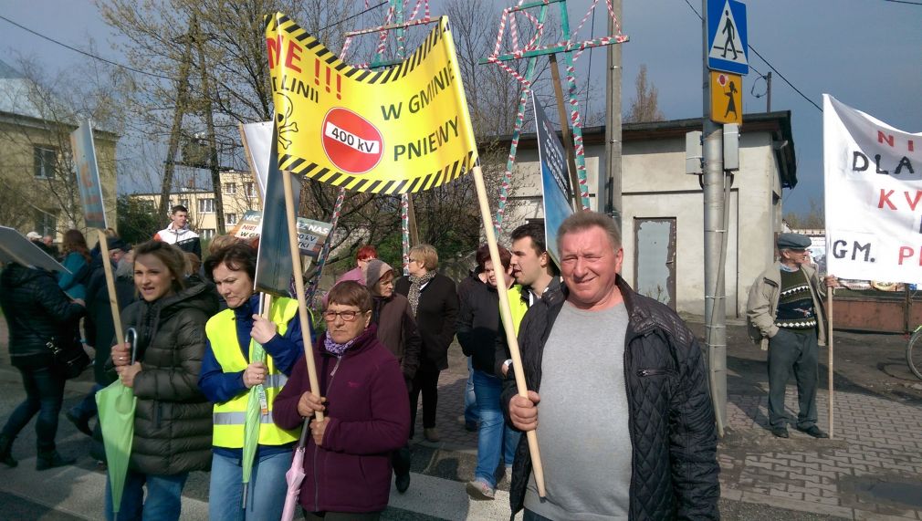 Mieszkańcy gminy Pniewy wzięli udział w kolejnym proteście przeciwko lokalizacji linii 400 kV