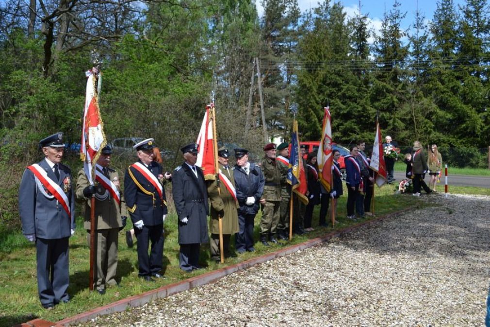 Obchody 72 rocznicy zakończenia II wojny światowej w Europie pod pominikiem w lesie Częstoniew