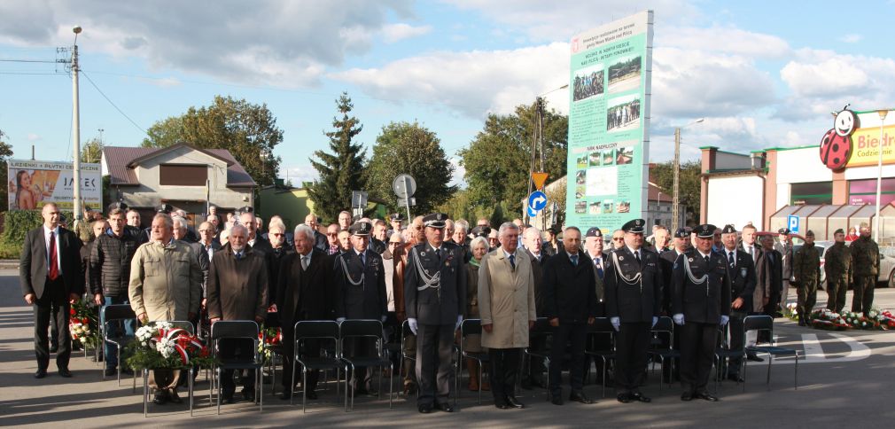 Uroczyste odsłonięcie tablicy upamiętniającej lotników dęblińskiej „Szkoły Orląt” i Oficerskiej Szkoły Lotniczej w Radomiu