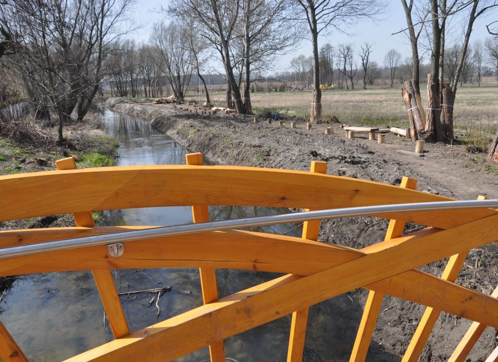 Teren inwestycji widoczny z mostku nad Tarczynką