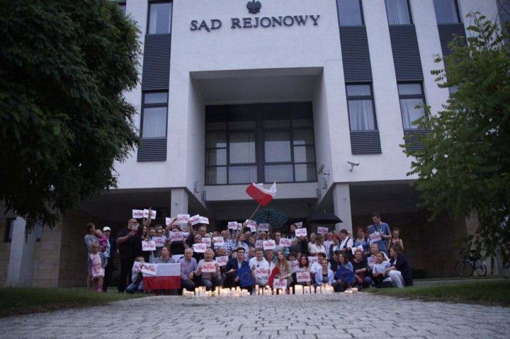 Pokojowa demonstracja w obronie niezależności sądów - Grójec - ZDJĘCIA