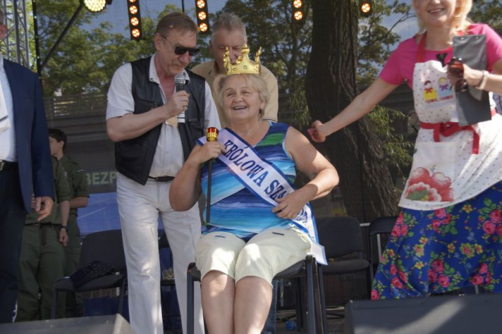 Na zdjęciu ubiegłoroczna zwyciężczyni! Królowa Szarlotki ŚKJ 2016