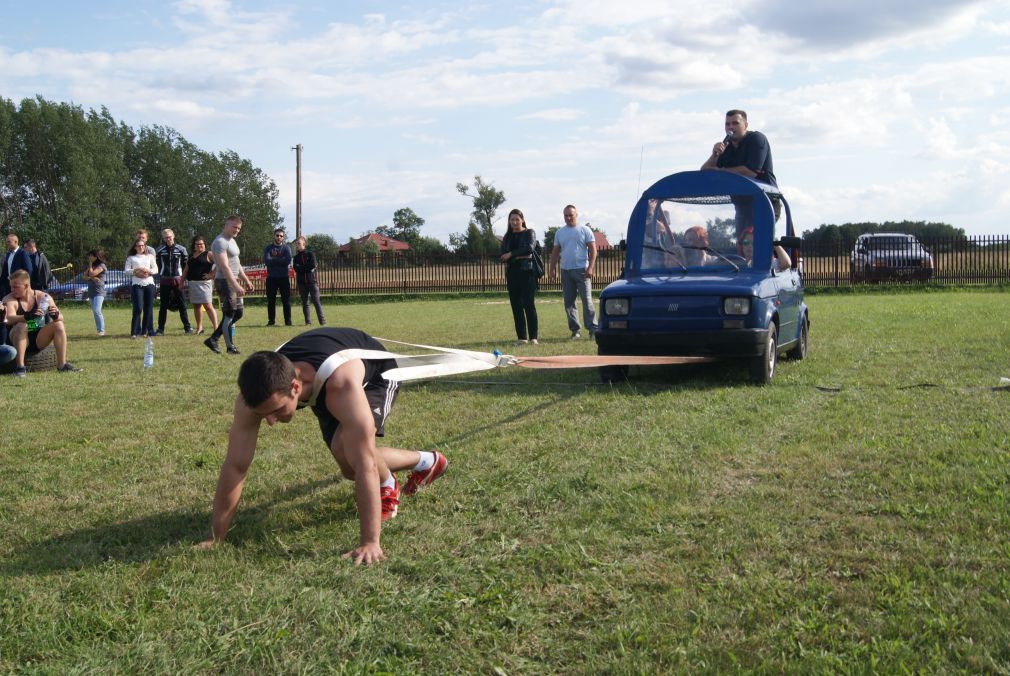 Wrażenie na publiczności zrobiła konkurencja przeciągania Fiata 126p