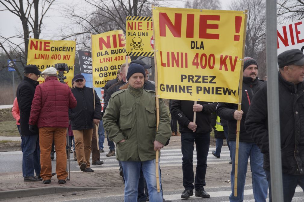 Rośnie napięcie wokół linii 400kV